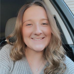 Meet your Posher, Kayla
